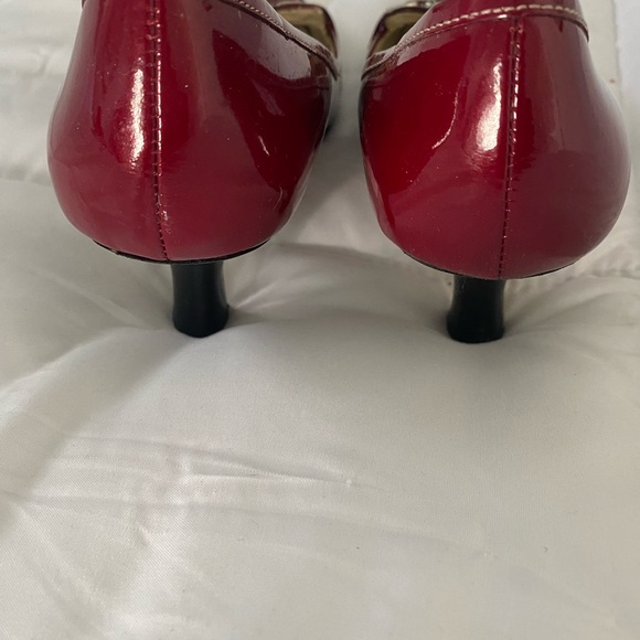 ANNE KLEIN Deep Red Patent Leather Heels w/ Silver Metal Logo. Elegant & Classy! - Picture 5 of 14